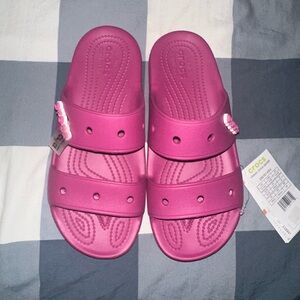 CROCS Classic Sandal in Bright Pink